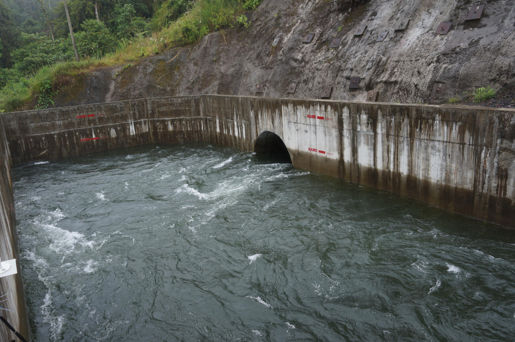 Diseño hidráulico de la Central Hidroeléctrica Topo en Ecuador