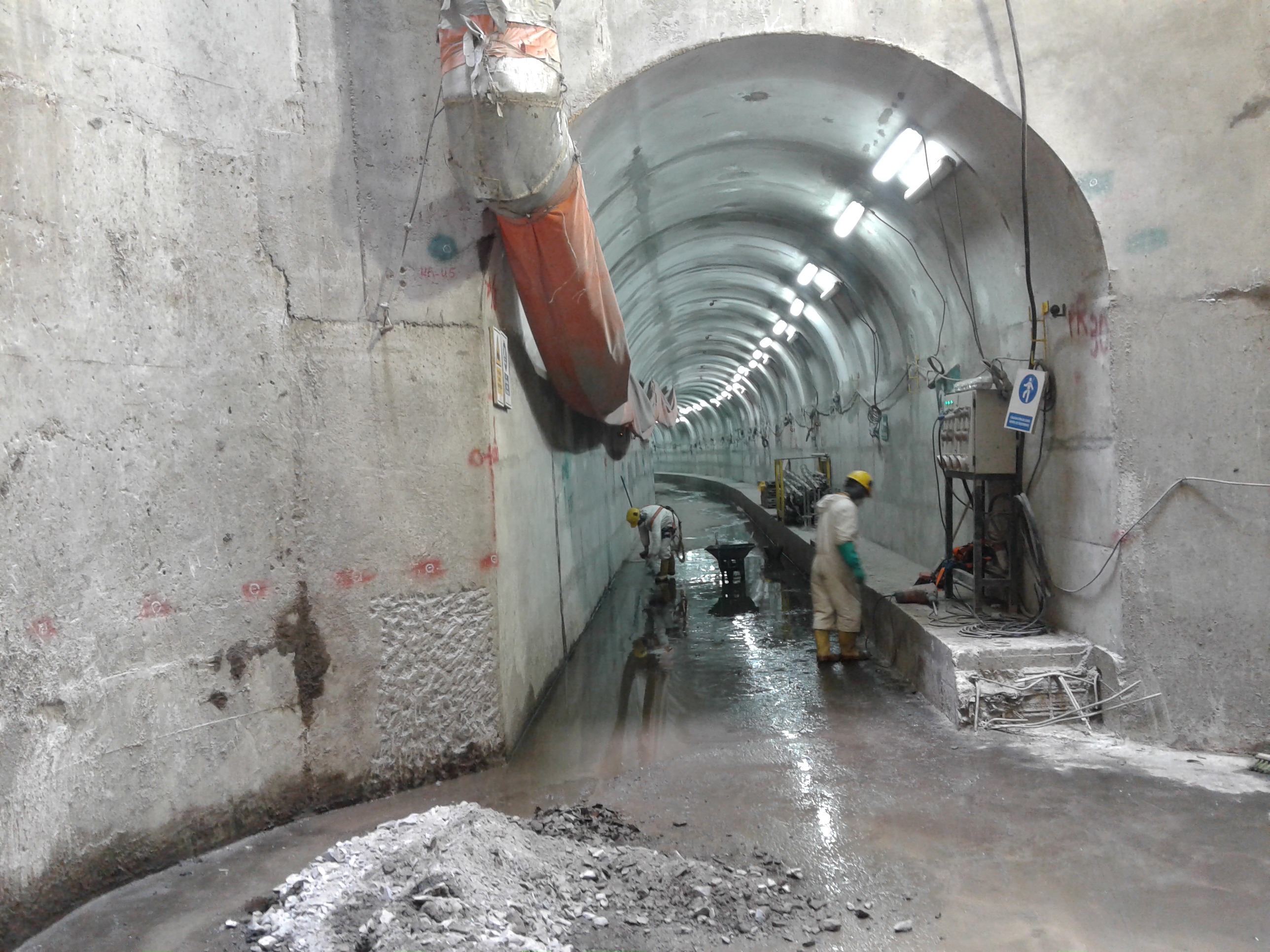 Ingeniería hidráulica y drenaje aplicada al Metro de Quito